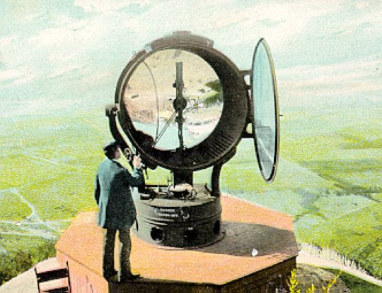 This wonderful piece of modern technology danced beams of light across the skies of the great Exposition.